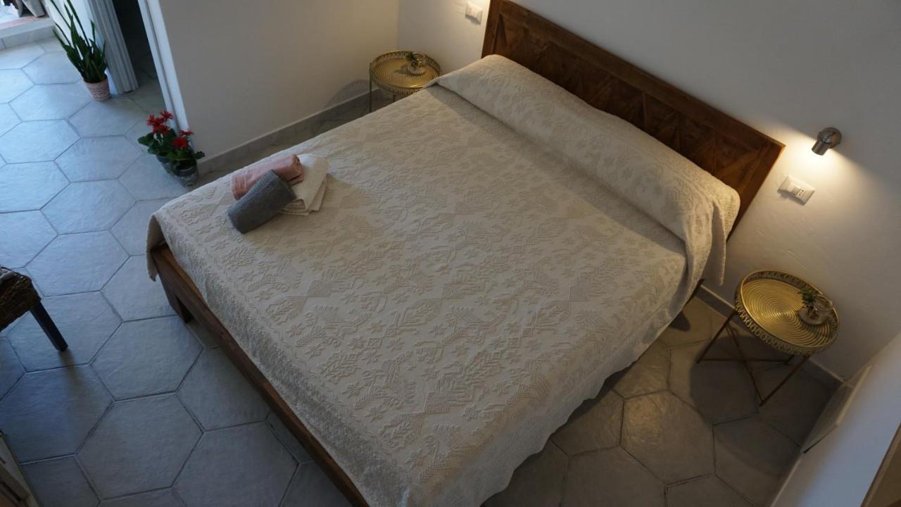 Li Petri Manni Bed & Breakfast Olbia Bagian luar foto
